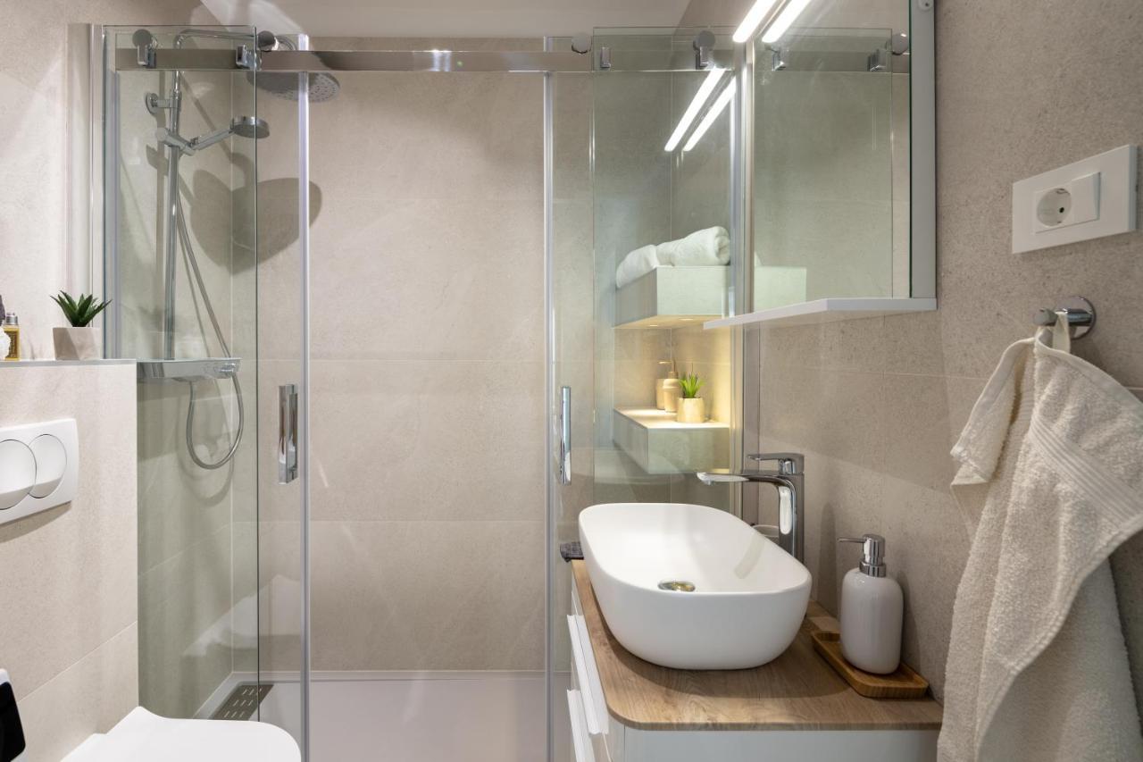 Apartment Nova 4* Dugi Rat Dış mekan fotoğraf